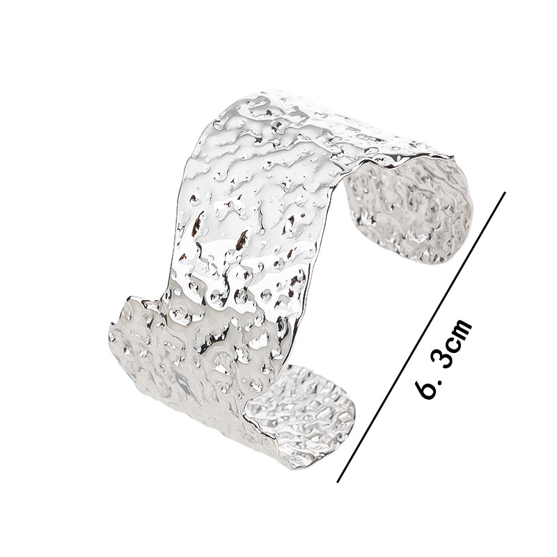 Hollowed bangle