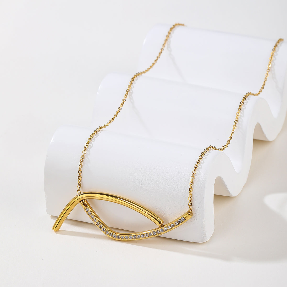 Low MOQ Wholesale Pendant Necklace Bead Letter Initial Necklace Gift for Friends OEM/ODM Customization