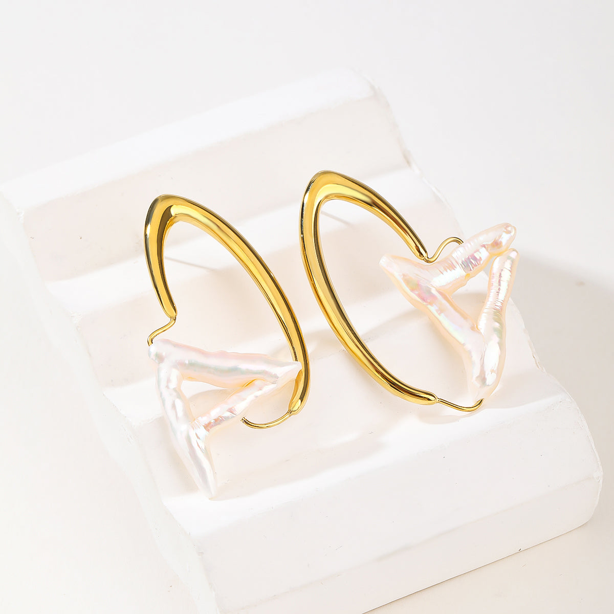 Small Dainty 14k Gold Plated Seashell Pearl Earrings Stud Sets Beach Ocean Halloween Jewelry Gifts for Women Trendy