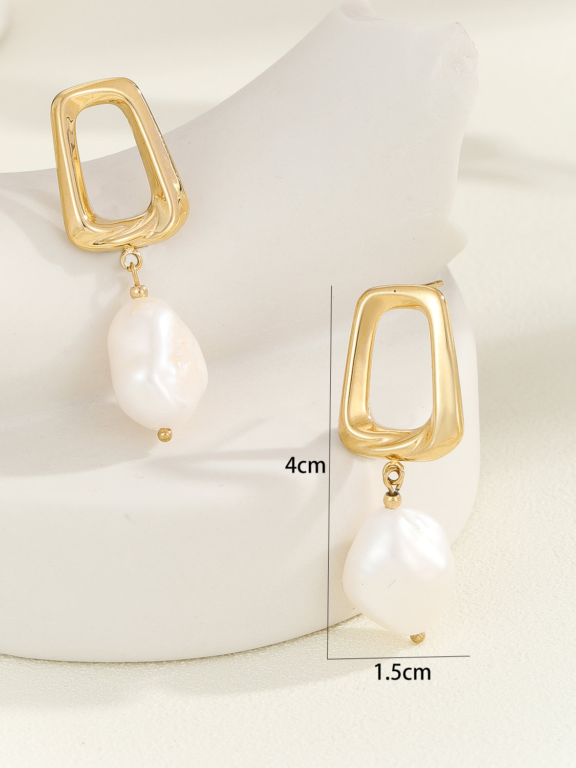Drooped Pearls Earrings