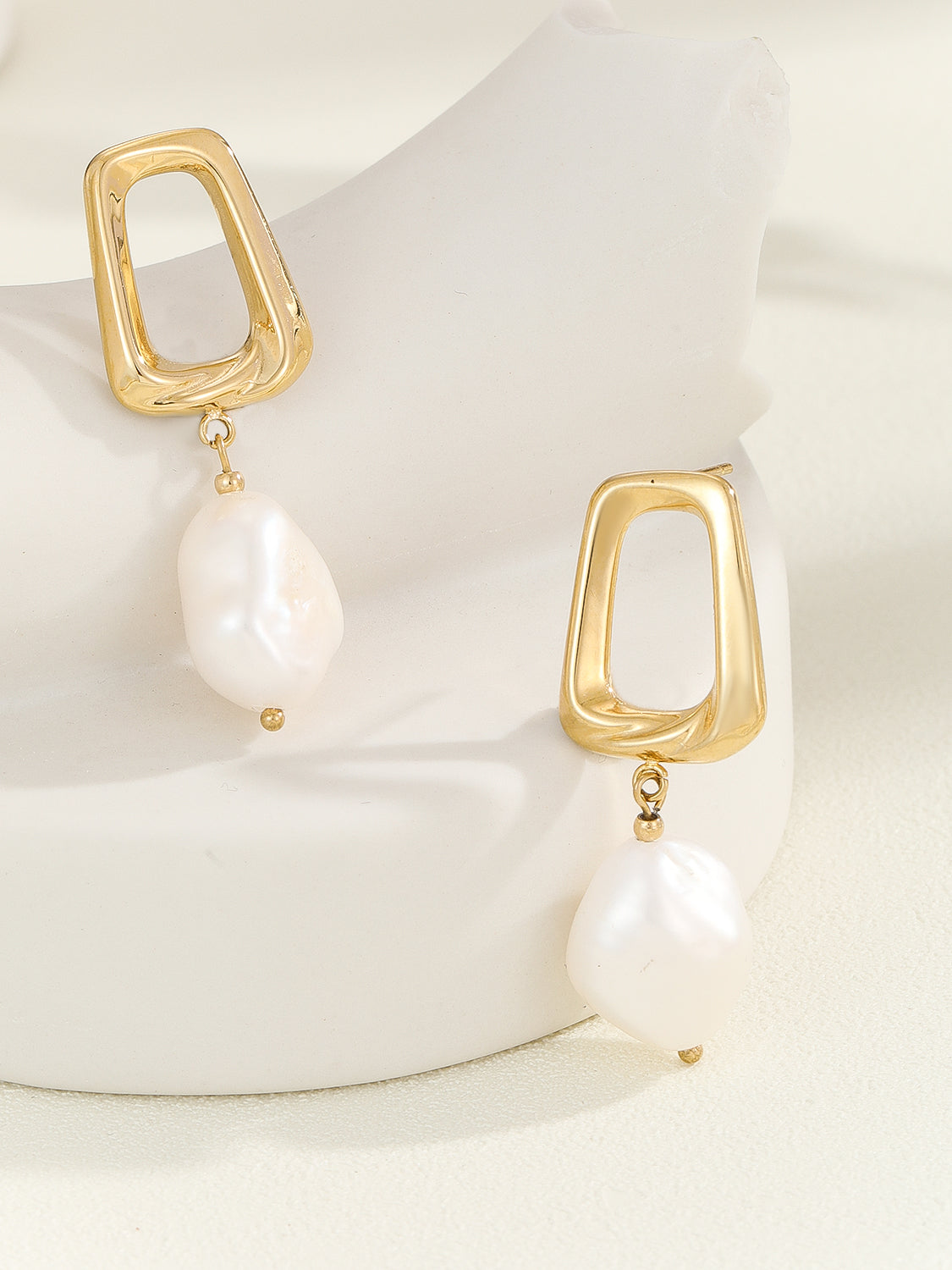 Drooped Pearls Earrings