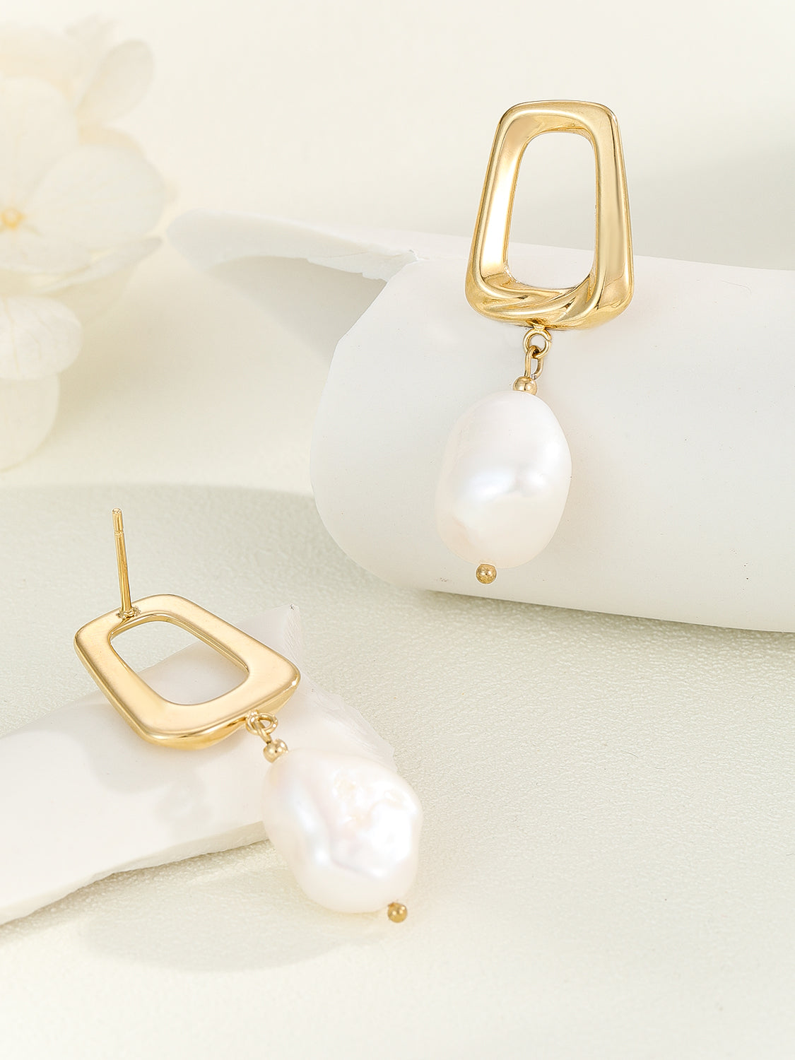 Drooped Pearls Earrings