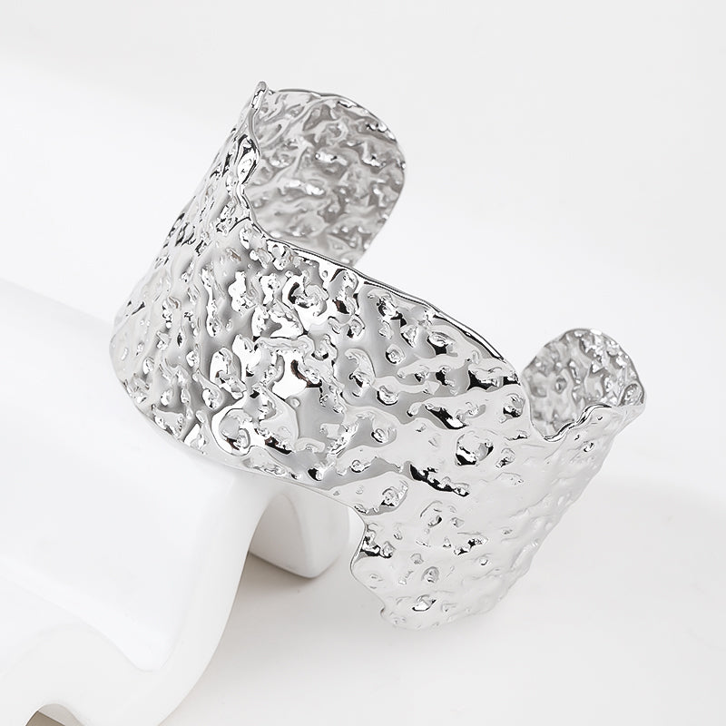 Hollowed bangle