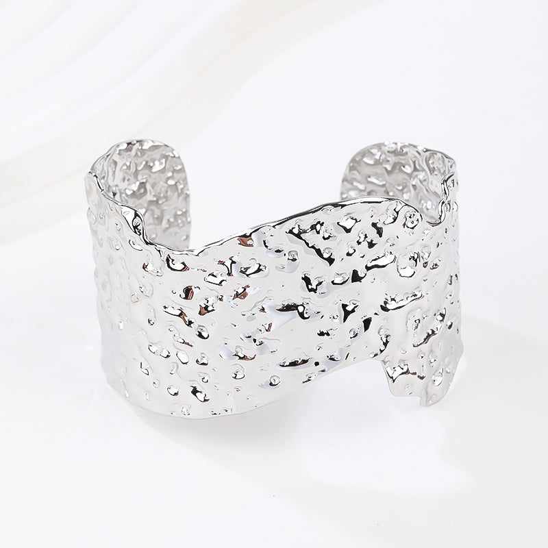 Hollowed bangle