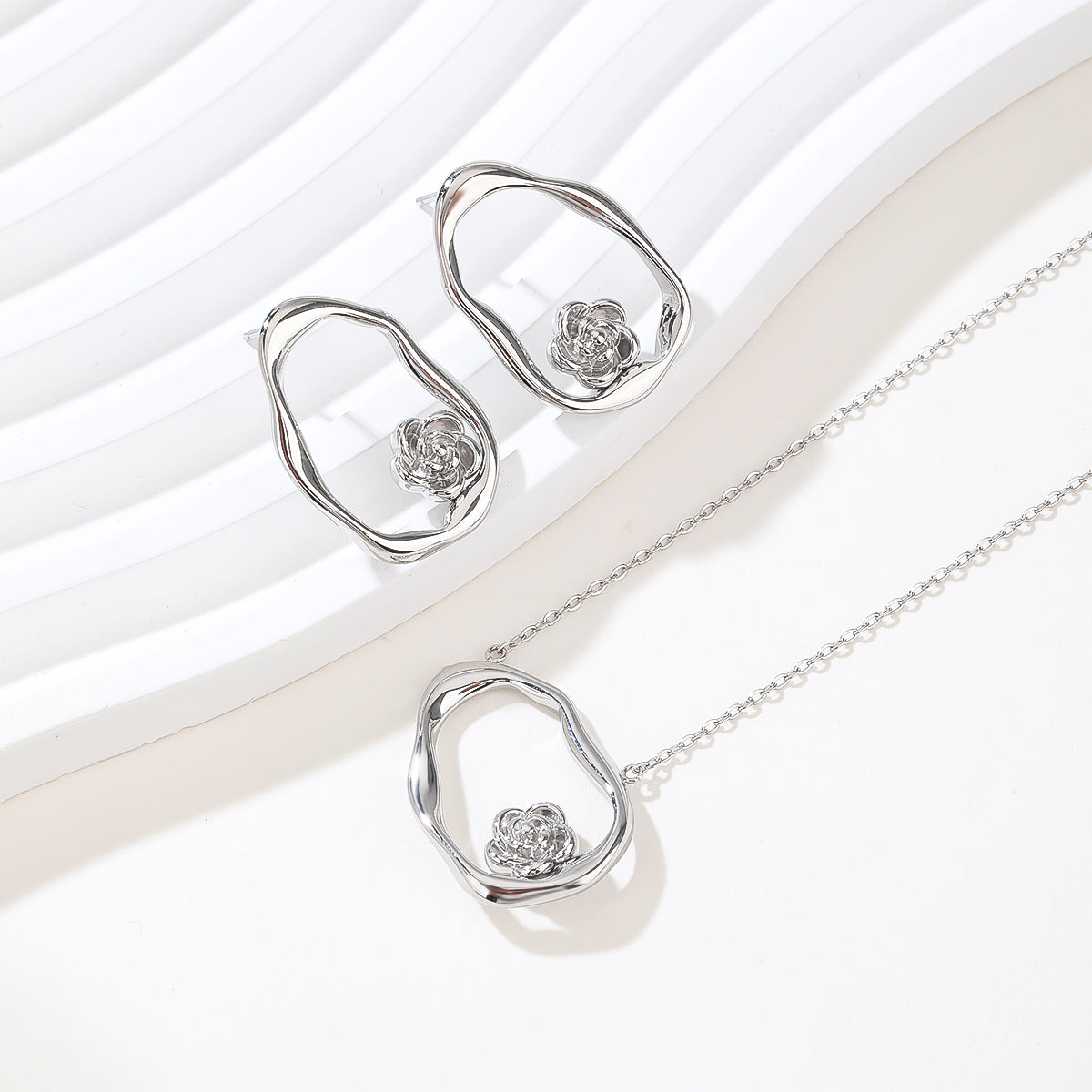 Amazon hot sell women's Sterling Silver Cubic Zirconia Halo Pendant Necklace and Stud Earrings Jewelry Set